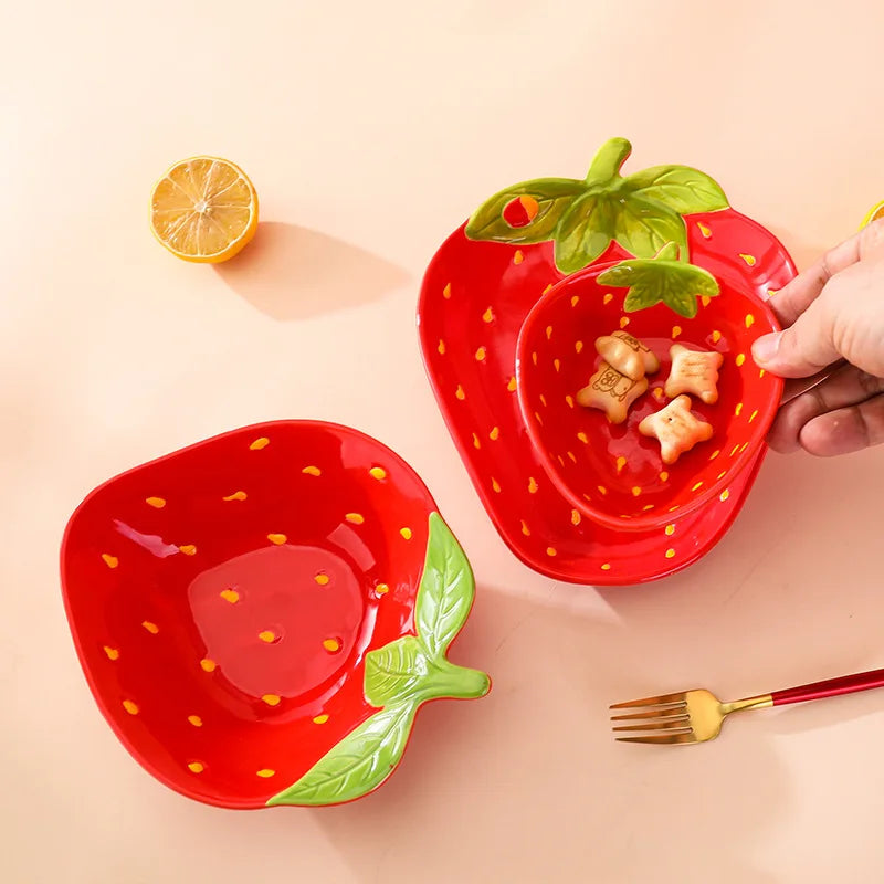 Piatti e Ciotole a Forma di Fragola in Ceramica