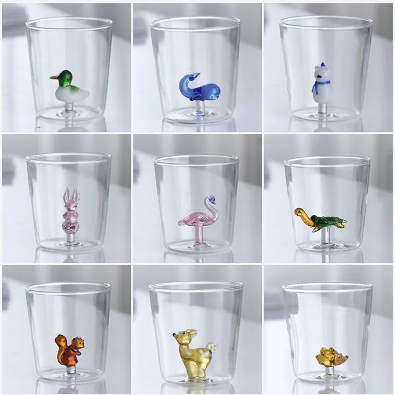 Bicchiere in Vetro con Statuina 3D Interna – Design Creativo per Drink