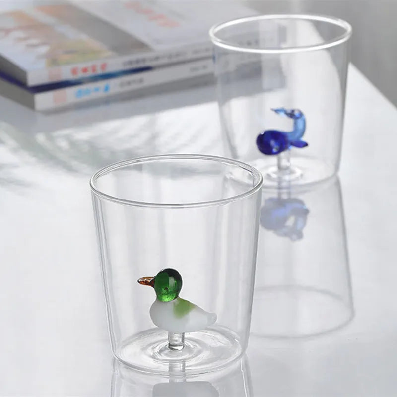 Bicchiere in Vetro con Statuina 3D Interna – Design Creativo per Drink