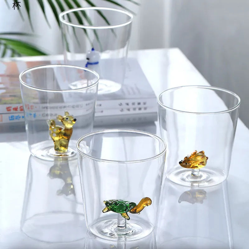 Bicchiere in Vetro con Statuina 3D Interna – Design Creativo per Drink