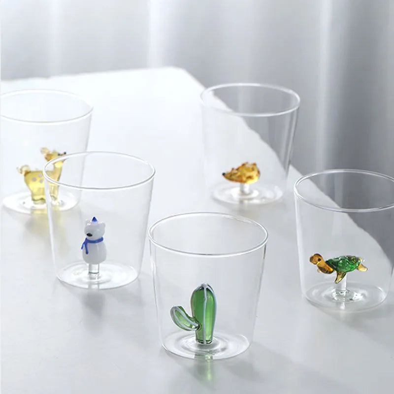 Bicchiere in Vetro con Statuina 3D Interna – Design Creativo per Drink