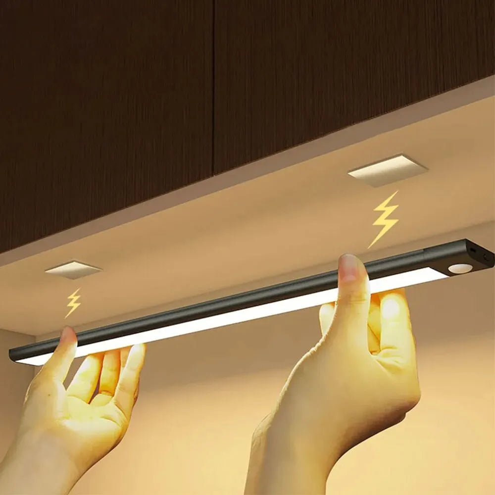Barra LED Sotto Pensile con Sensore di Movimento - Lampada Ricaricabile USB-C